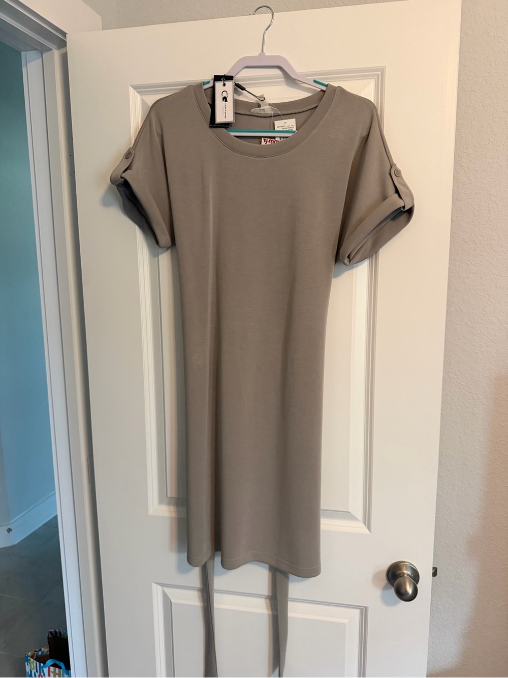 Cable & Gauge Taupe Roll-Sleeve Midi Dress